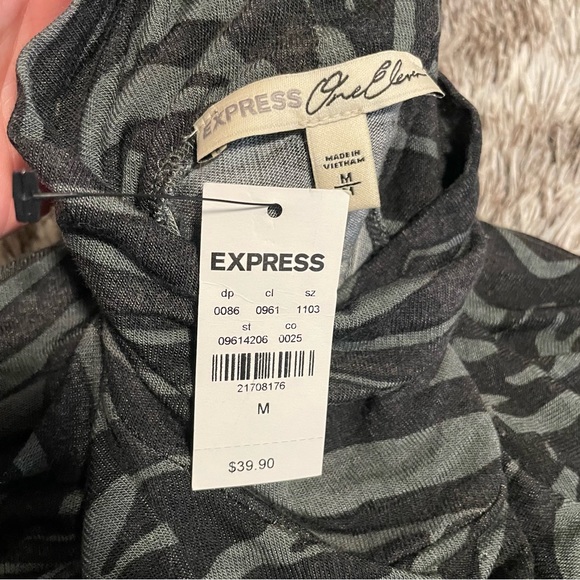 NWT Express sheer mock neck top - Picture 7 of 8